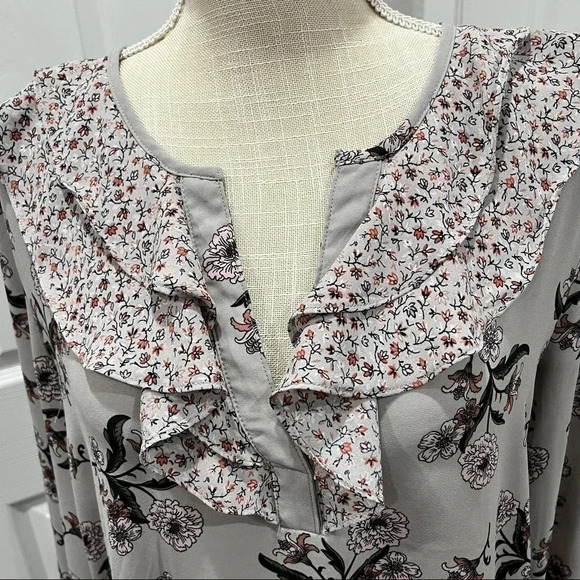 Loft Floral and micro floral ruffled v- neck polyester blouse - Picture 8 of 9